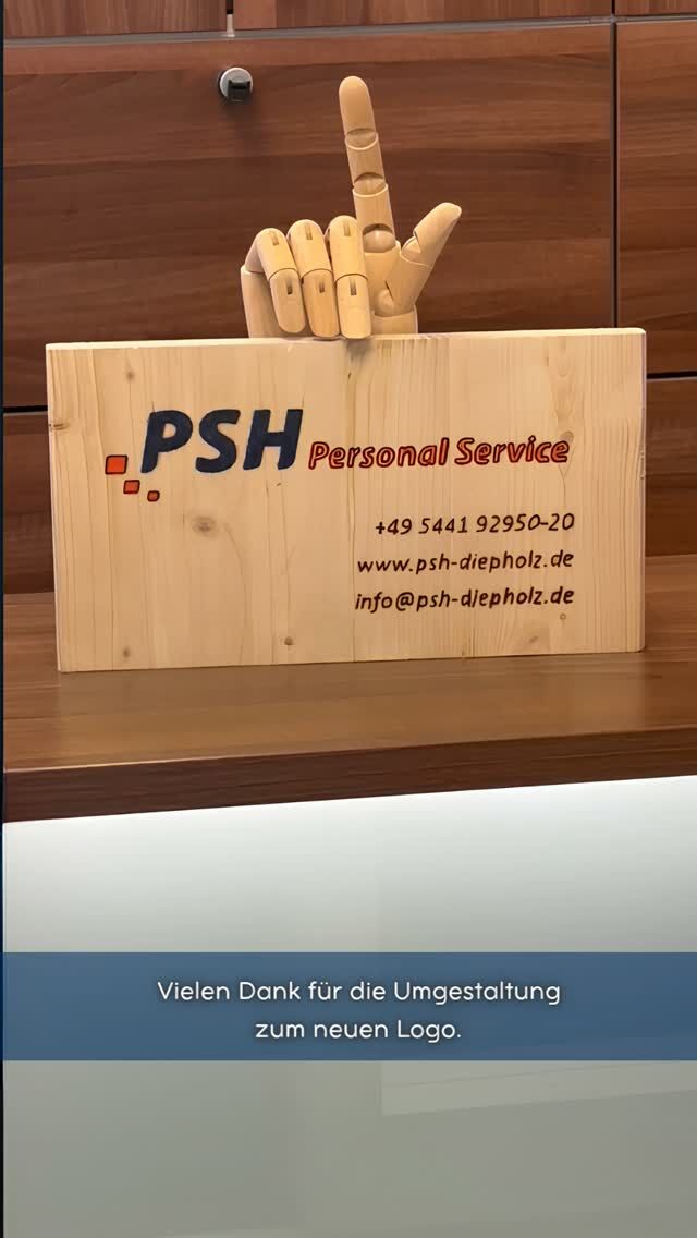 Wir freuen uns, euch einen kleinen Einblick in unser Büro in Diepholz zu geben! 🏢⁠
⁠
Wir wurden von einem unserer Mitarbeiter mit einem handgefertigten Schild für den Empfangstresen überrascht. 🪚⁠
⁠
Echte Handwerkskunst, die perfekt zu uns passt. 💼✨⁠
⁠
#Handwerk#Büroumgestaltung#Diepholz#PSH#Brandmalerei#Kreativität#TeamPSH#PersonalService⁠